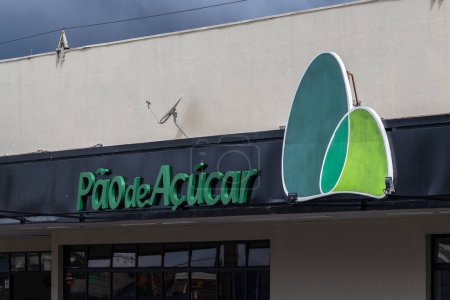 Téléchargez les photos : Logo du supermarché Pao de Acucar sur la façade d'un magasin dans la ville de Marilia - en image libre de droit
