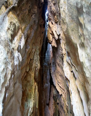 Téléchargez les photos : Grotto on the Mananbolo River - Tsingy de Bemaraha, Madagascar - en image libre de droit