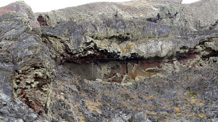 Téléchargez les photos : Le puits du diable - Parc national Pali Aike, Patagonie, Chili - en image libre de droit