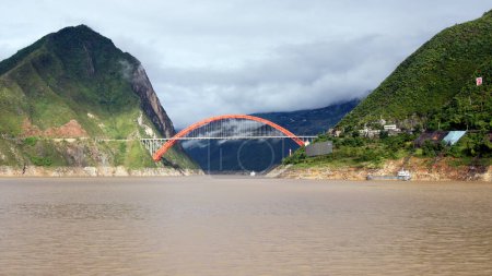 Téléchargez les photos : Les Trois Gorges-Qutang, Wu et Xiling, fleuve Yangzi - Chine - en image libre de droit