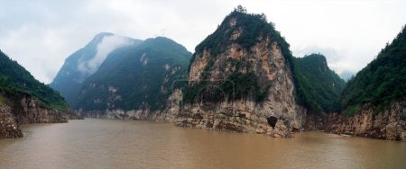 Téléchargez les photos : Les Trois Gorges-Qutang, Wu et Xiling, fleuve Yangzi - Chine - en image libre de droit