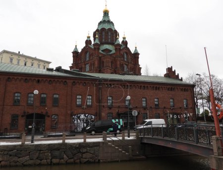 Foto de Catedral ortodoxa de Uspenski con nieve, Helsinki - Finlandia - Imagen libre de derechos