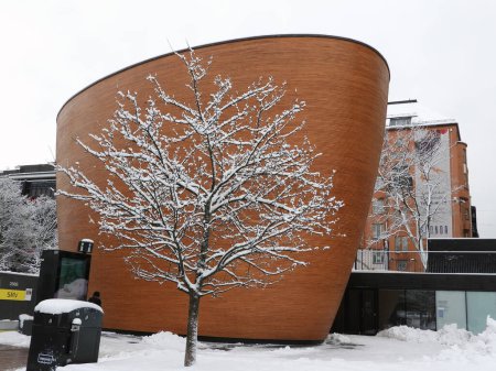 Foto de Vista de la Capilla de Kamppi, Helsinki - Finlandia - Imagen libre de derechos