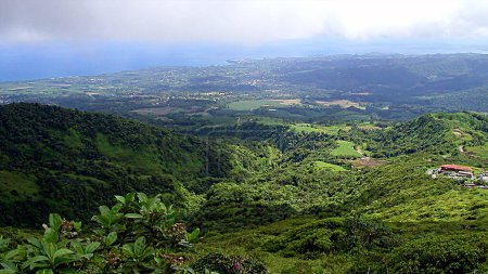 Téléchargez les photos : Paysage du Mont Pel e, île de Martinique - France - en image libre de droit