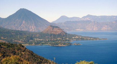 Téléchargez les photos : Volcan Toliman, lac Atitlan - Guatemala - en image libre de droit