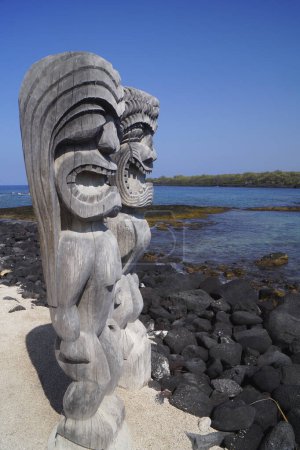 Téléchargez les photos : H naunau National Historical Park, Statue protectrice, Kona, Big Island, Hawaï - États-Unis - en image libre de droit