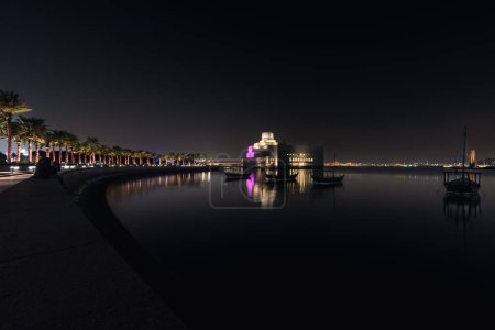 Téléchargez les photos : Musée d'Art Islamique au grand jour, Doha, Qatar - en image libre de droit