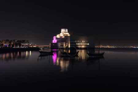 Foto de Museo de Arte Islámico por la noche, Doha, Qatar - Imagen libre de derechos