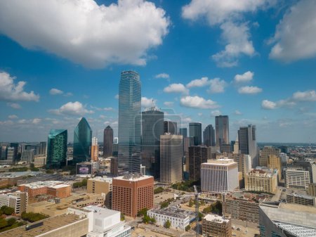 Foto de Vista aérea sobre la ciudad de Dallas Texas - DALLAS, TEXAS - 30 de octubre de 2022 - Imagen libre de derechos