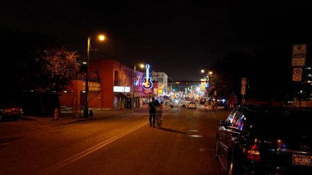 Foto de Beale Street en Memphis - el hogar del Blues y la Música Rock y un lugar legendario - MEMPHIS, TENNESSEE - 07 de NOVIEMBRE de 2022 - Imagen libre de derechos