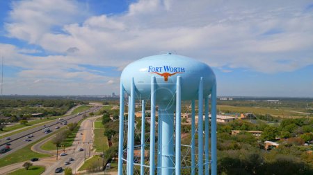 Téléchargez les photos : Château d'eau de Fort Worth d'en haut - FORT WORTH, TEXAS - 09 NOVEMBRE 2022 - en image libre de droit