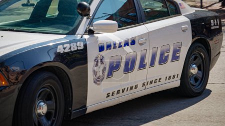 Téléchargez les photos : Voiture de police de Dallas en service - DALLAS, TEXAS - 30 OCTOBRE 2022 - en image libre de droit
