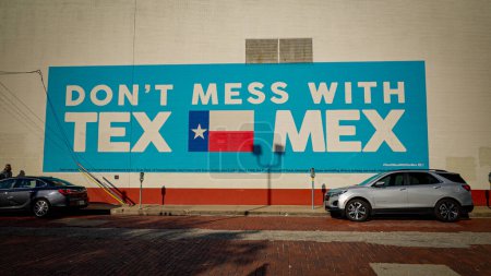 Foto de No te metas con la campaña de Tex Mex en Dallas - DALLAS, TEXAS - 30 DE OCTUBRE DE 2022 - Imagen libre de derechos
