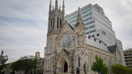 Téléchargez les photos : Cathédrale Sainte-Marie dans la ville d'Austin - AUSTIN, TEXAS - 31 OCTOBRE 2022 - en image libre de droit
