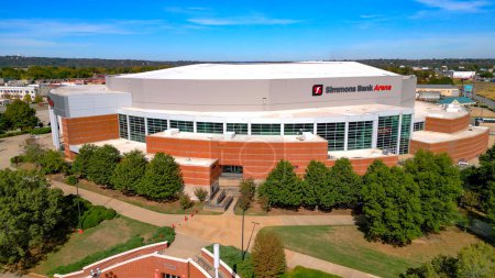 Téléchargez les photos : Simmons Bank Arena à Little Rock d'en haut - LITTLE ROCK, ARKANSAS - 06 NOVEMBRE 2022 - en image libre de droit