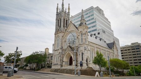 Téléchargez les photos : Cathédrale Sainte-Marie dans la ville d'Austin - AUSTIN, TEXAS - 31 OCTOBRE 2022 - en image libre de droit