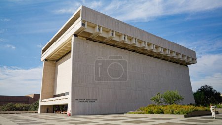 Téléchargez les photos : LBJ Lyndon Baines Johnson Library and Museum in Austin - AUSTIN, TEXAS - 31 OCTOBRE 2022 - en image libre de droit