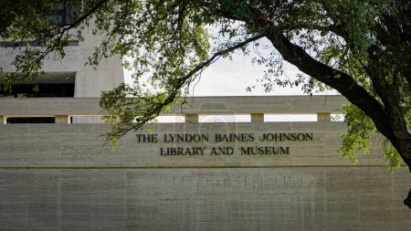 Foto de LBJ Lyndon Baines Johnson Library and Museum in Austin - AUSTIN, TEXAS - 31 de octubre de 2022 - Imagen libre de derechos