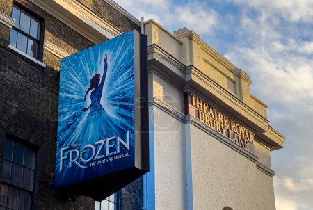 Foto de Frozen Musical en Londres en Theatre Royal Drury Lane- LONDON, REINO UNIDO - 20 DE DICIEMBRE DE 2022 - Imagen libre de derechos