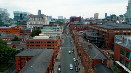 Foto de Flight over famous Deansgate Street in the city of Manchester - drone photography - Imagen libre de derechos