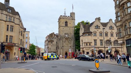 Téléchargez les photos : Tour Carfax dans le centre-ville d'Oxford - OXFORD, ROYAUME-UNI - 10 JUIN 2022 - en image libre de droit