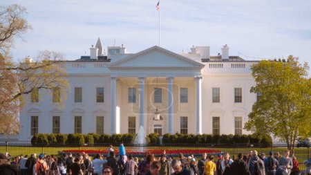 Foto de A tourist attraction in Washington - The White House - home and office of the US President - WASHINGTON, UNITED STATES - APRIL 8, 2017 - Imagen libre de derechos