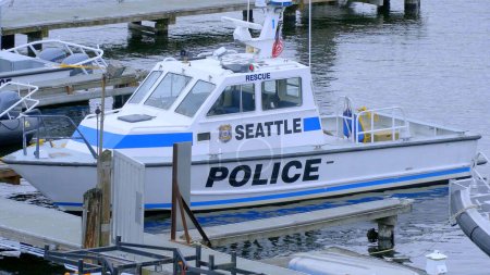 Foto de Lake Union Water Police in Seattle - SEATTLE, WASHINGTON - APRIL 11, 2017 - Imagen libre de derechos