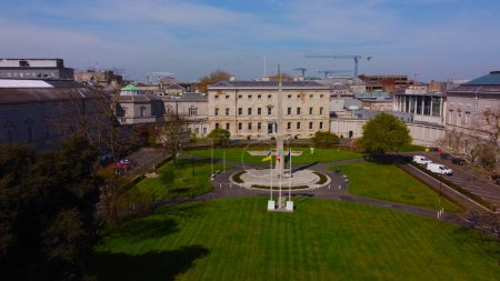 Téléchargez les photos : Leinster House in Dublin - the Irish Government Building from above - aerial view - en image libre de droit
