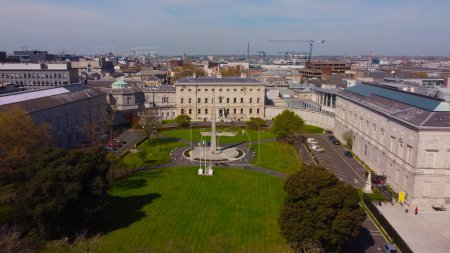 Téléchargez les photos : Leinster House in Dublin - the Irish Government Building from above - aerial view - en image libre de droit