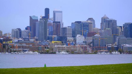 Foto de The city of Seattle and Lake Union - wide angle view from Gasworks Park - travel photography - Imagen libre de derechos