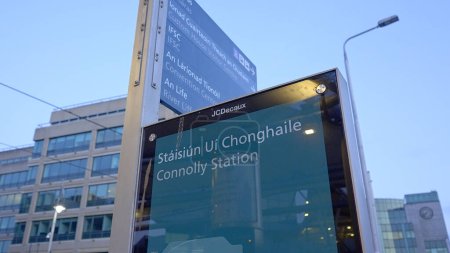 Foto de Connolly Station Dublin - la estación central - CIUDAD DE DUBLÍN, IRLANDA - 20 DE ABRIL DE 2022 - Imagen libre de derechos