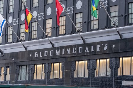 Téléchargez les photos : Bloomingdales Grand magasin New York - NEW YORK, ÉTATS-UNIS - 14 FÉVRIER 2023 - en image libre de droit