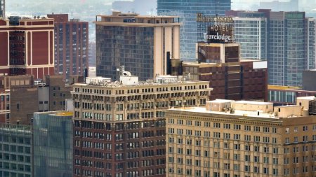 Foto de Harrison Hotel en Chicago - fotografía aérea de drones - CHICAGO, ILLINOIS - 06 DE JUNIO DE 2023 - Imagen libre de derechos