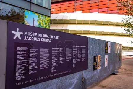Téléchargez les photos : Musée Branly Quay à Paris Jacques Chirac - PARIS, FRANCE - 4 SEPTEMBRE 2023 - en image libre de droit
