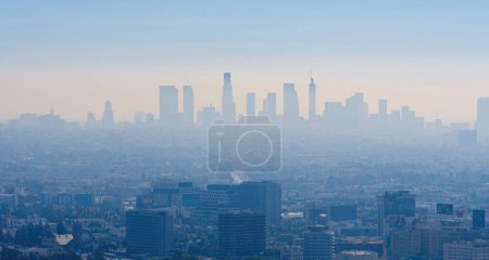 Foto de Vista sobre Los Ángeles en un día de niebla - fotografía de viaje - Imagen libre de derechos
