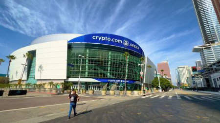 Téléchargez les photos : Crypto Com Arena à Los Angeles l'ancienne Staples Arena - LOS ANGELES, États-Unis - 5 NOVEMBRE 2023 - en image libre de droit
