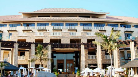 Foto de DUBAI, EMIRATOS ÁRABES UNIDOS, Emiratos Árabes Unidos - 20 de noviembre de 2017: hotel Sofitel The Palm, Dubai. Foto de alta calidad - Imagen libre de derechos