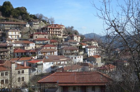 vista del pueblo de montaña, Baltessiniko en Arcadia, Peloponeso, Grecia
