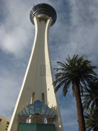Foto de Mirando hacia la estratosfera Las Vegas. Foto de alta calidad - Imagen libre de derechos