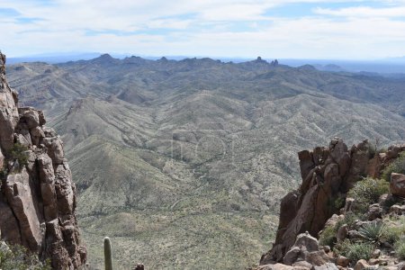 Foto de Paisaje robusto en la cima de la montaña Picketpost en Arizona. Foto de alta calidad - Imagen libre de derechos