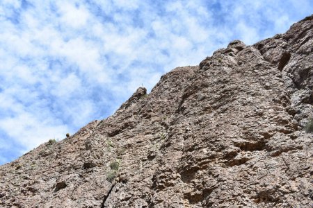 Foto de Cliff empinado en la cima de Picketpost Mountain Hike en Arizona. Foto de alta calidad - Imagen libre de derechos