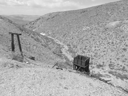 Téléchargez les photos : Moulin à minerai abandonné dans le parc national de Death Valley. Photo de haute qualité - en image libre de droit