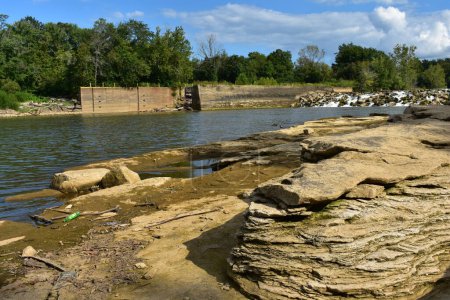Rochester Dam on the Green River in Kentucky, comme mentionné dans la chanson Paradise de John Prine. Photo prise au parc commémoratif John Prine, septembre 2023. Photo de haute qualité