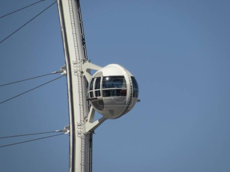 Téléchargez les photos : Pod on Giant Ferris Wheel, Daytime in Las Vegas, High Roller Ride. Photo de haute qualité - en image libre de droit