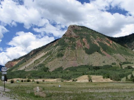Téléchargez les photos : Serene Mountain View près de Ouray, Colorado. Photo de haute qualité - en image libre de droit