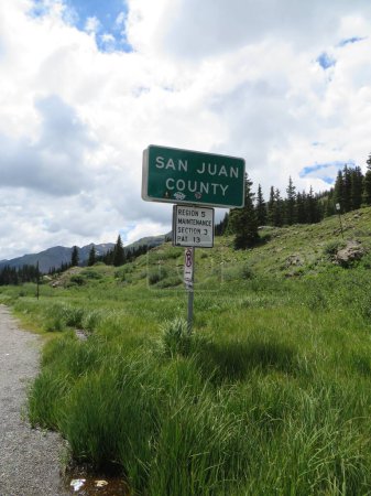 Téléchargez les photos : San Juan County Green Road Signe dans le Colorado. Photo de haute qualité - en image libre de droit