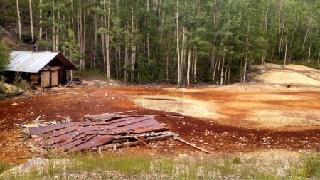 Téléchargez les photos : Acid Mine Drainage near Ouray Colorado. Pollution environnementale. Photo de haute qualité - en image libre de droit
