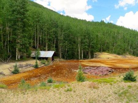Téléchargez les photos : Acid Mine Drainage near Ouray Colorado. Pollution environnementale. Photo de haute qualité - en image libre de droit