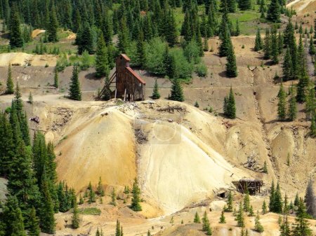 Téléchargez les photos : Yankee Girl Mine Scenic View Mining History in Colorado. Photo de haute qualité - en image libre de droit