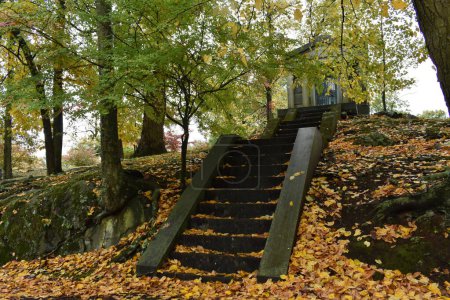 Téléchargez les photos : Sleepy Hollow Cemetery on a Rainy October Day, Beautiful and Historic Cemetery in New York State. Photo de haute qualité - en image libre de droit